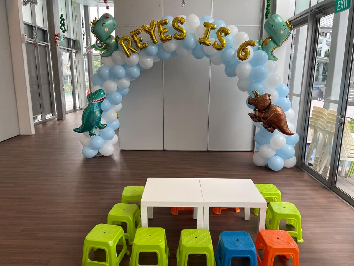 Dinosaur themed balloon arch for a birthday