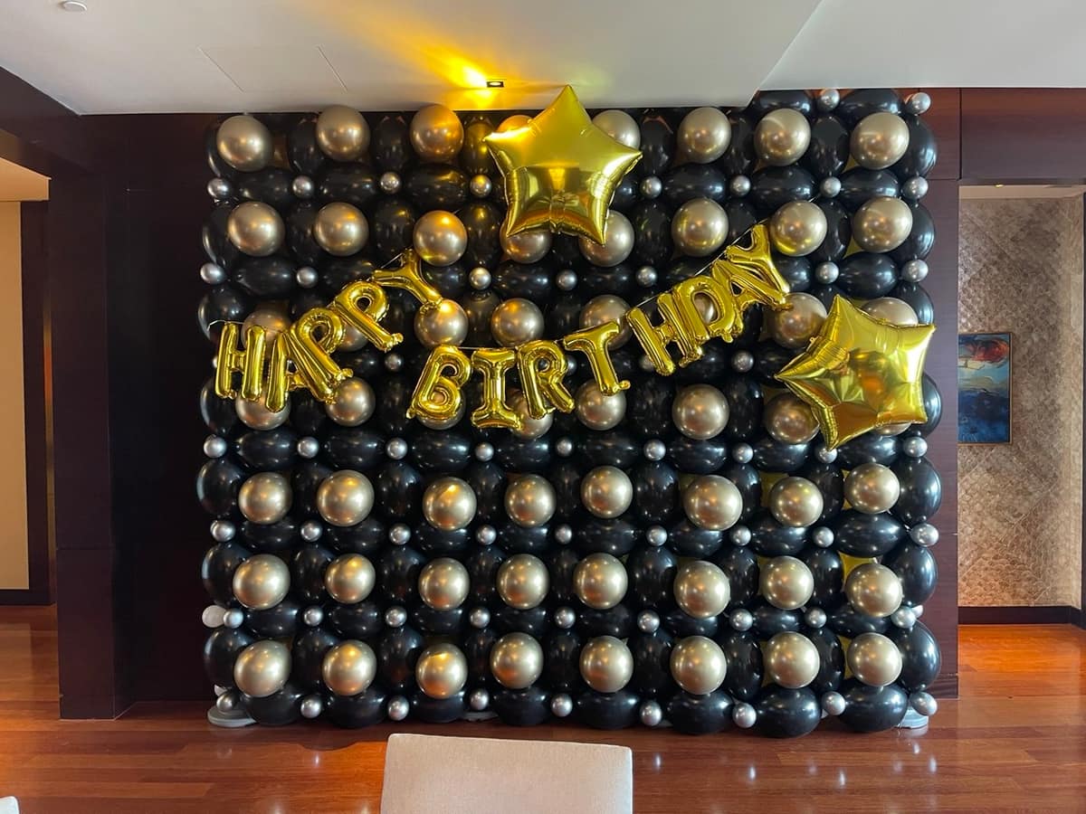 Black and gold happy birthday balloon wall