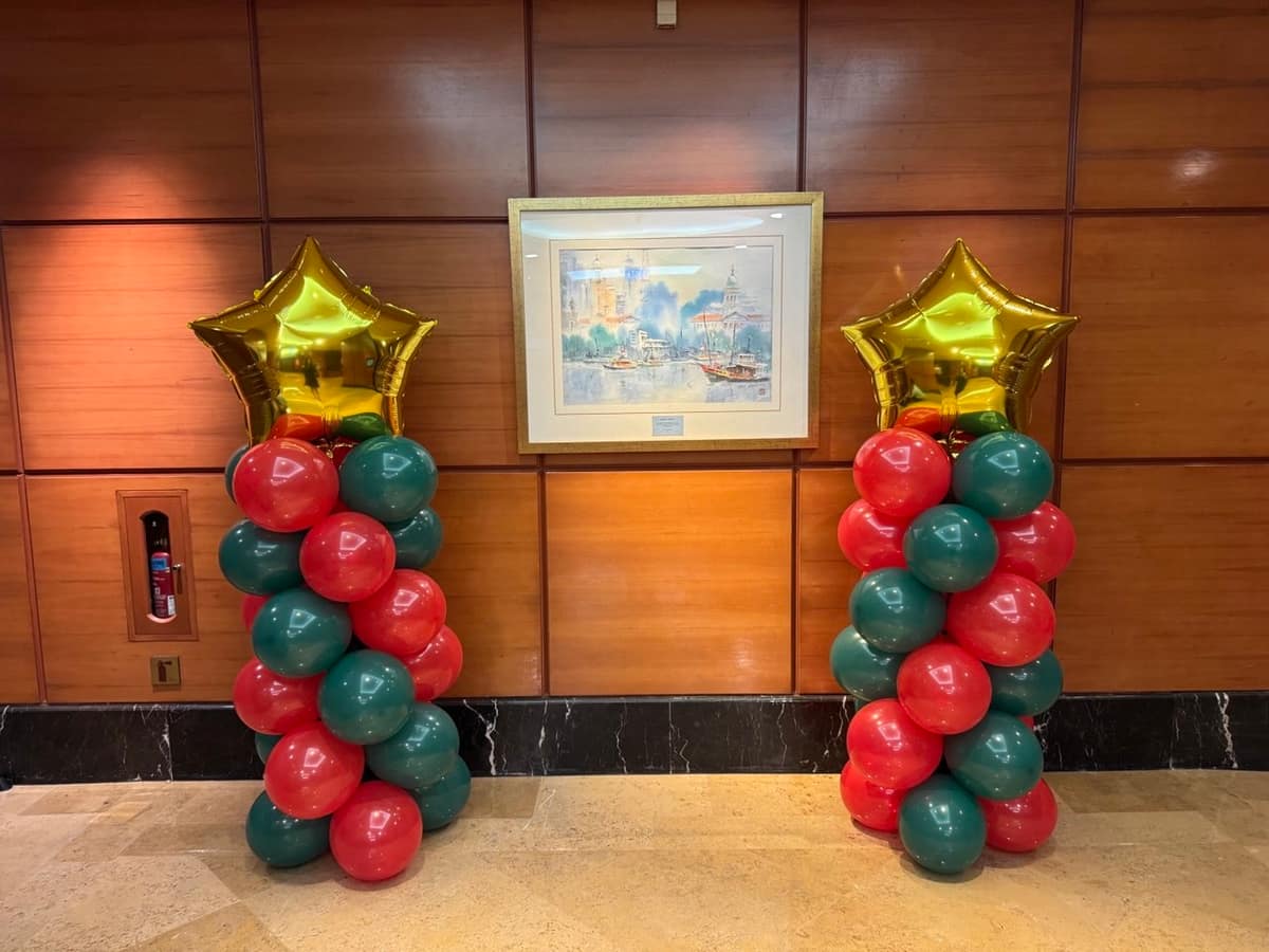 Red and green Christmas themed balloon columns