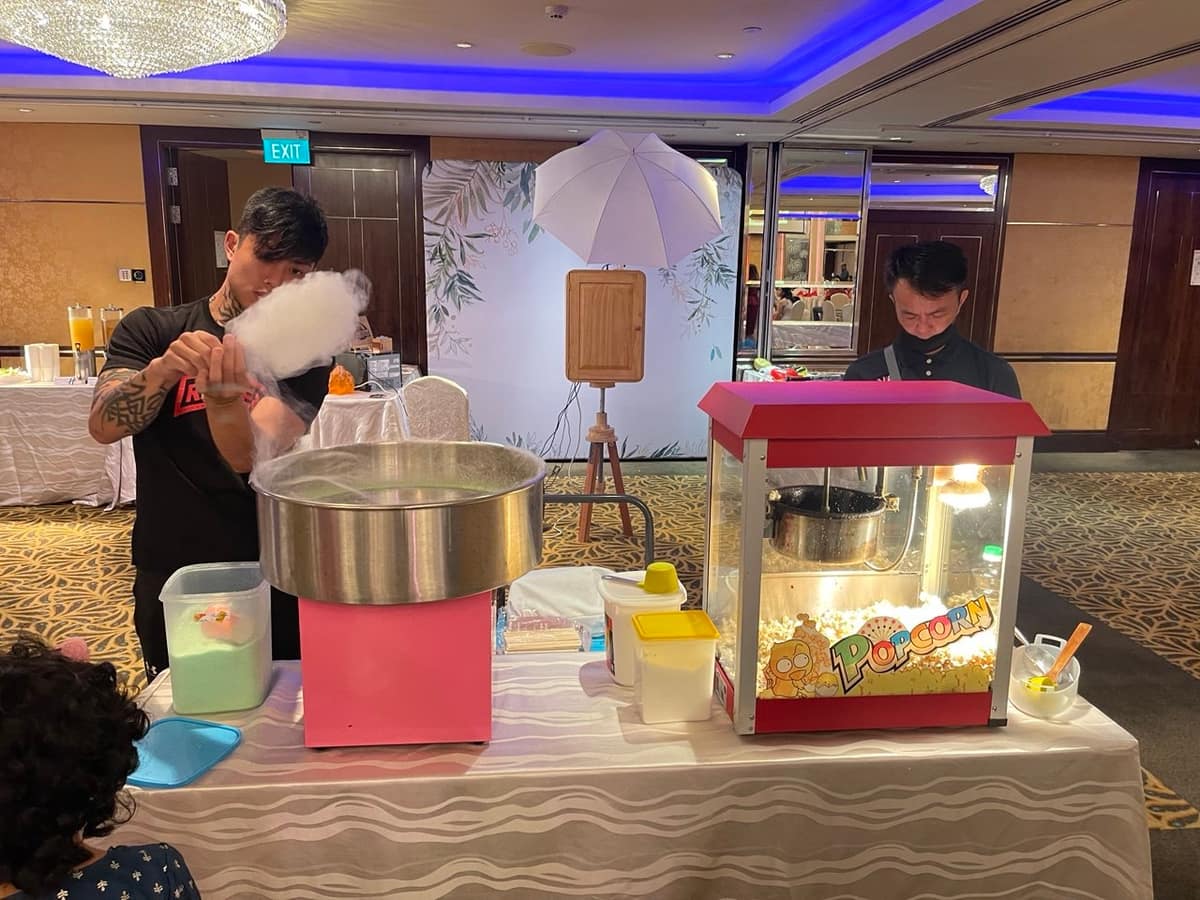 Cotton candy and popcorn cart station