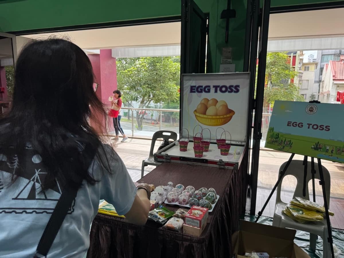 Egg toss carnival game at a mall activation