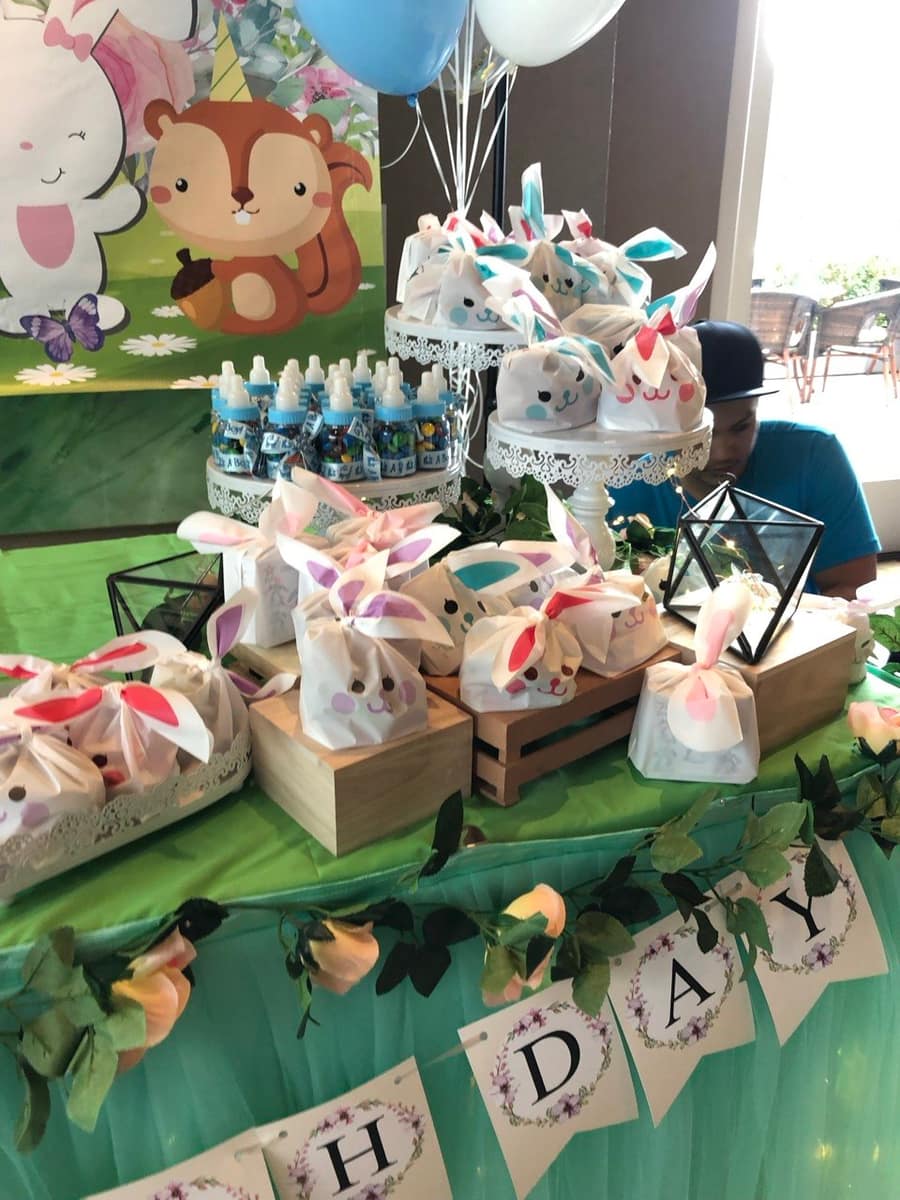 Mini goodie bags for a kids birthday party