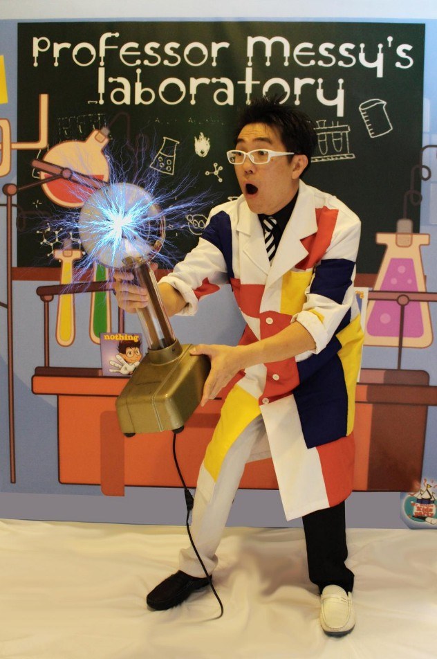 Science show by Professor Messy for BounceParkSG